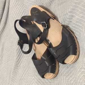 Lotta from Stockholm black wooden clogs 42